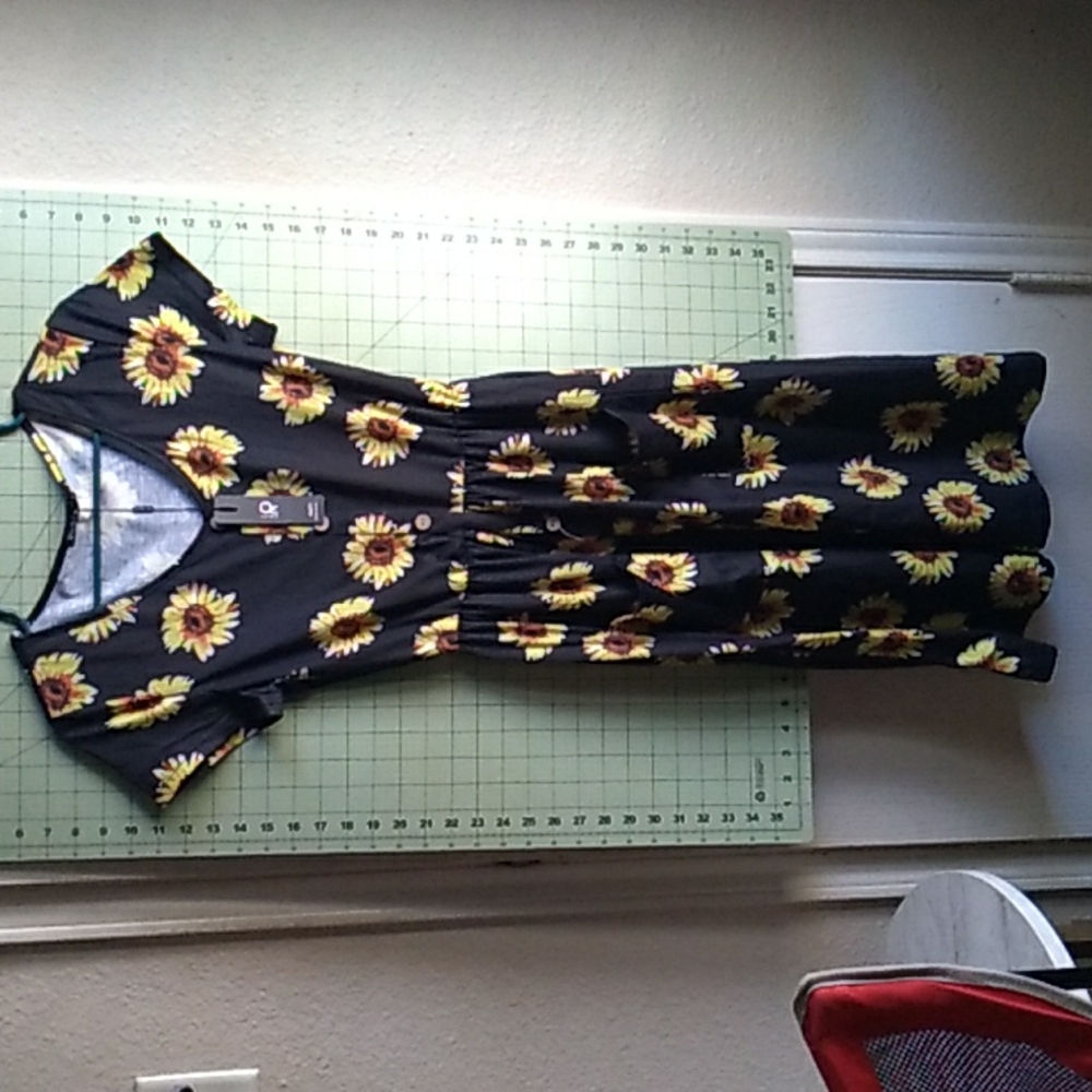 OUGES Jumpsuit shorts M flowers black
